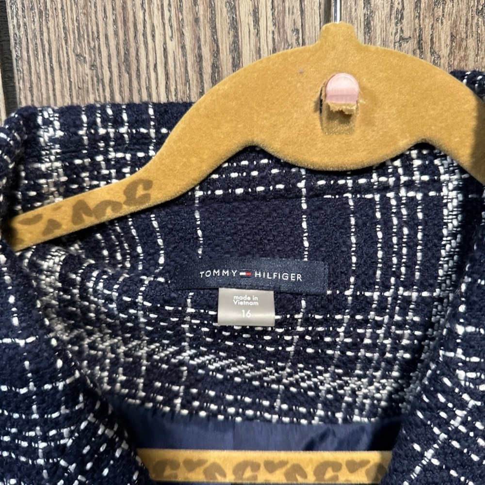 Tommy Hilfiger 3 button blazer - Picture 2 of 3